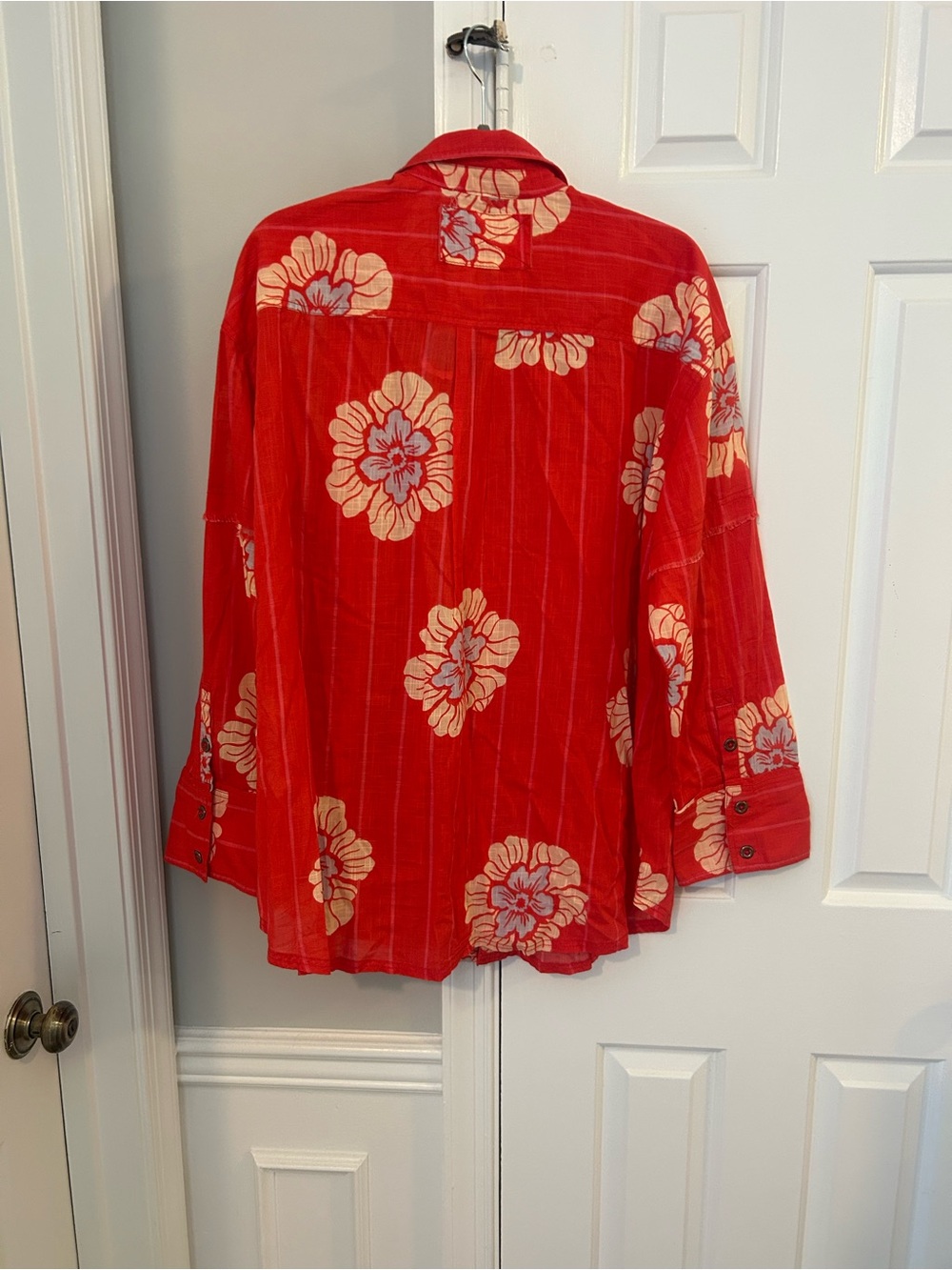 Free People We The Free Hidden Flower Camo Shirt NWT Red Floral Oversized Large - Picture 5 of 6